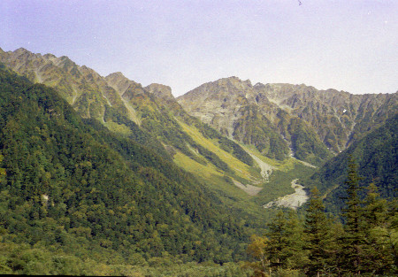 岳沢と穂高連峰
