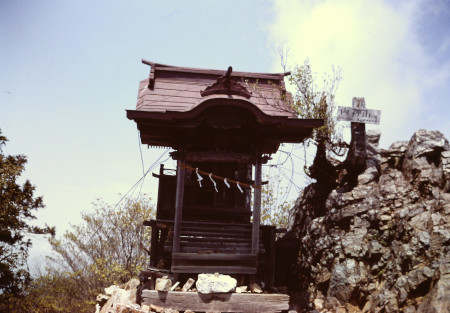 山頂の小祠