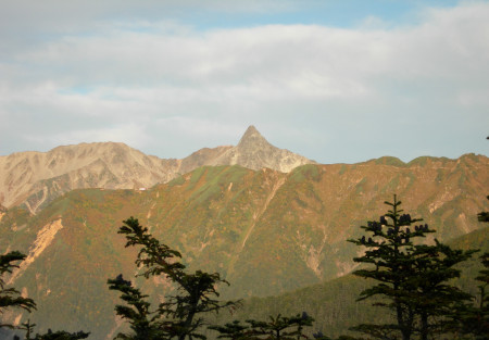 雲海の常念岳